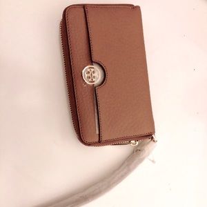 Tory Burch wallet